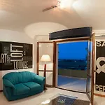 Black Star Apartment *