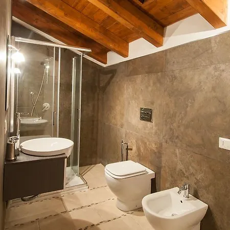 Apartment Black Star