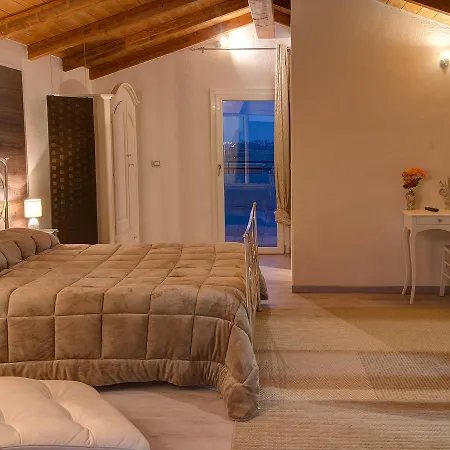 Black Star Apartment